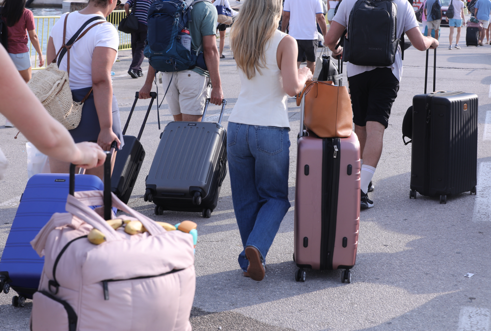 05.09.2024.,Split-Jutarnji promet putnika u gradskoj luci. Velik proj putnika prema otocima putuje katamaranima.  Photo: Ivo Cagalj/PIXSELL