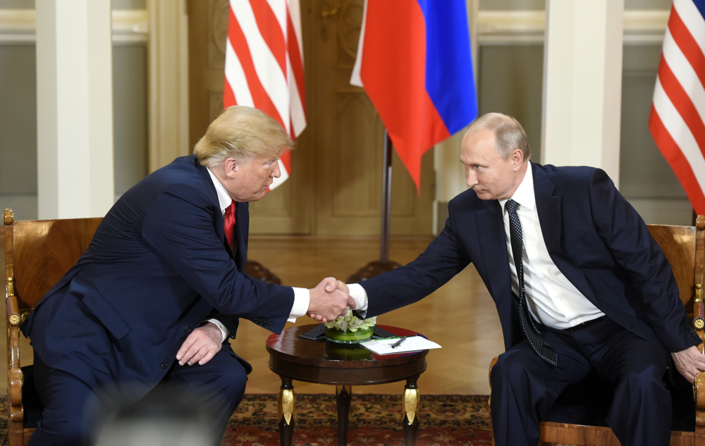 epa06892760 US President Donald J. Trump and Russian President Vladimir Putin meet one-to-one in the Presidential Palace in Helsinki, Finland, 16 July 2018.  EPA/HEIKKI SAUKKOMAA/LEHTIKUVA HANDOUT -- ONE TIME USE ONLY -- for full restrictions information please refer to the following link https://www.flickr.com/people/helsinki2018 -- HANDOUT EDITORIAL USE ONLY/NO SALES/NO ARCHIVES