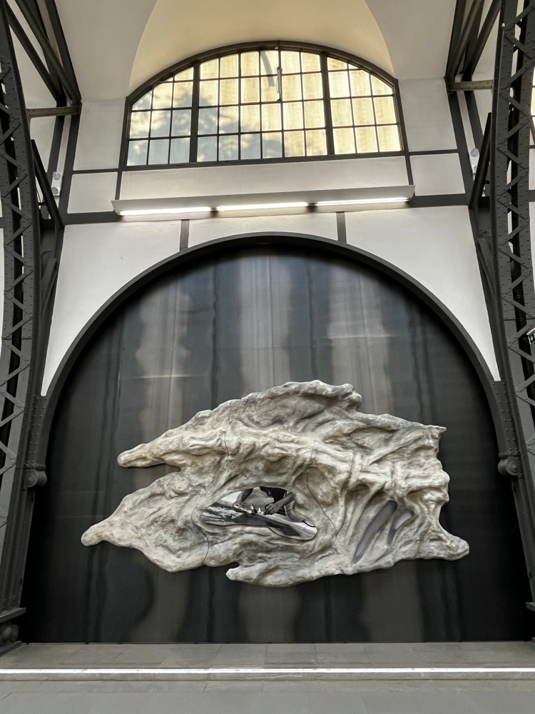 sandra berlin   ZAGRLJAJ - IZLOŽBA KLÁRE HOSNEDLOVE U HAMBURGER BAHNHOFU, NACIONALNOJ GALERIJI SUVREMENE UMJETNOSTI U BERLINU