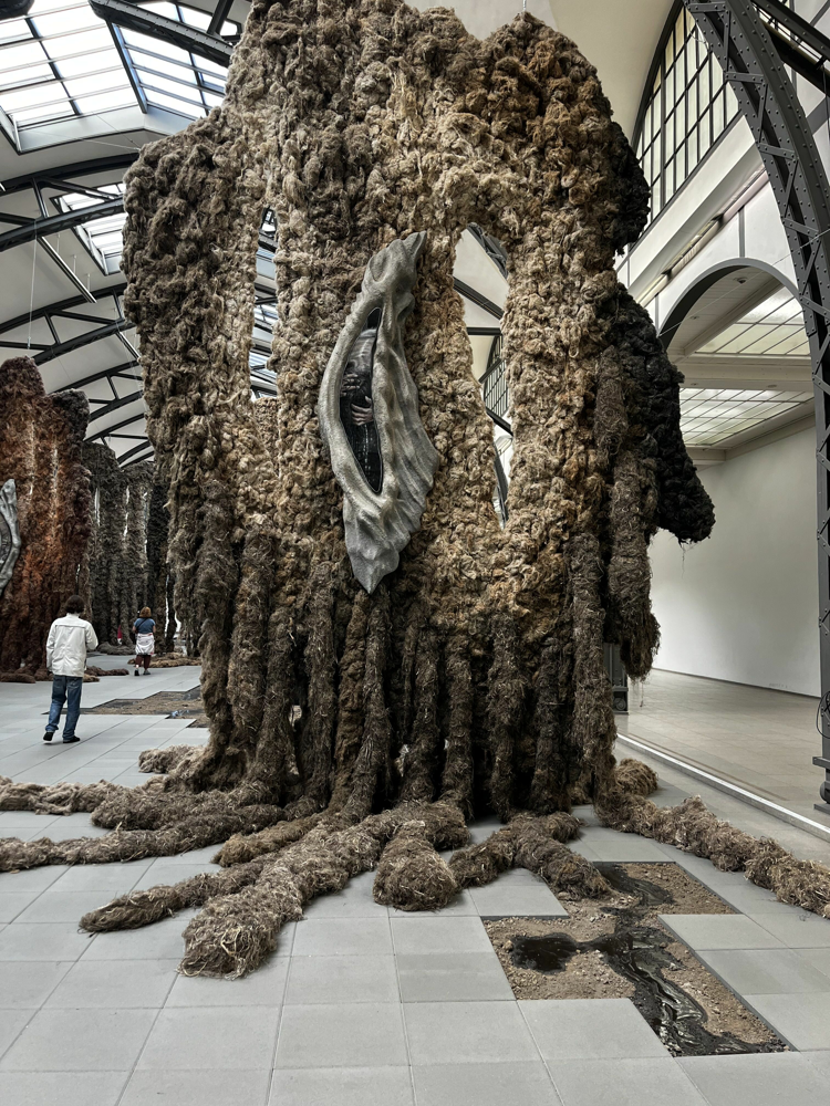 sandra berlin   ZAGRLJAJ - IZLOŽBA KLÁRE HOSNEDLOVE U HAMBURGER BAHNHOFU, NACIONALNOJ GALERIJI SUVREMENE UMJETNOSTI U BERLINU