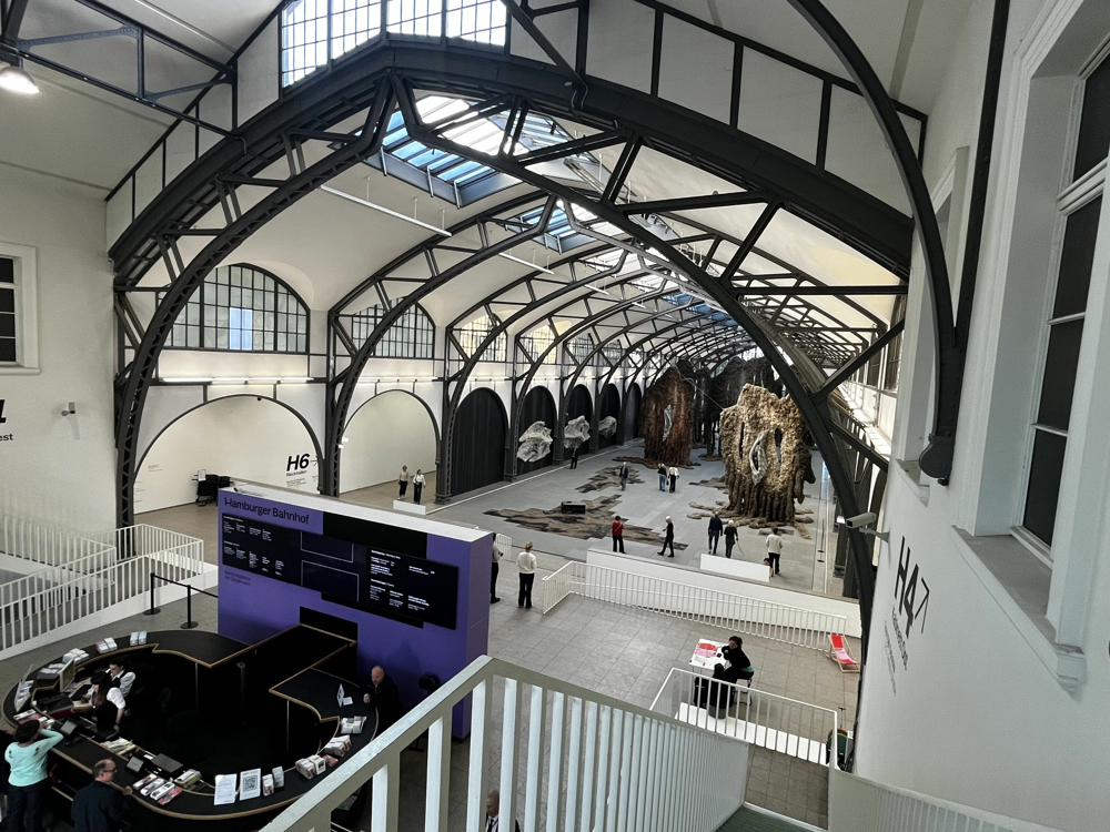 sandra berlin   ZAGRLJAJ - IZLOŽBA KLÁRE HOSNEDLOVE U HAMBURGER BAHNHOFU, NACIONALNOJ GALERIJI SUVREMENE UMJETNOSTI U BERLINU
