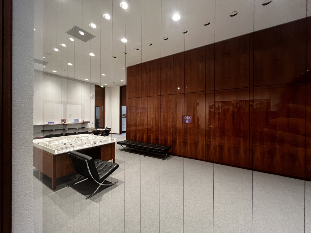 BERLIN, STUDENI 2025. Neue Nationalgalerie u Berlinu - CHIPPERFIELDOVA RESTAURACIJA GALERIJE