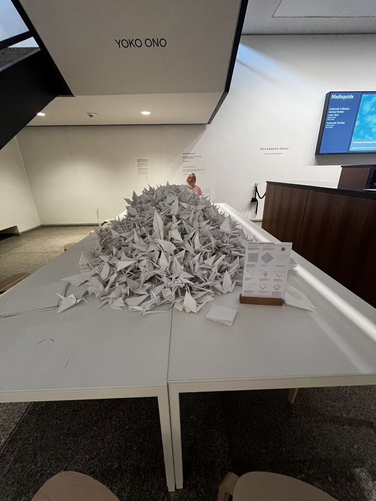 SANDRA USKOKOVIĆ - LISTOPAD 2025. - nova nacionalna galerija - Yoko Ono - savijanje papira