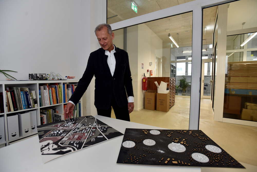 Zagreb, 07.11.2025 (pogled) - profesor Tihomir Jukic, uz razgovor S.Bakic. foto Davor Kovacevic pogled