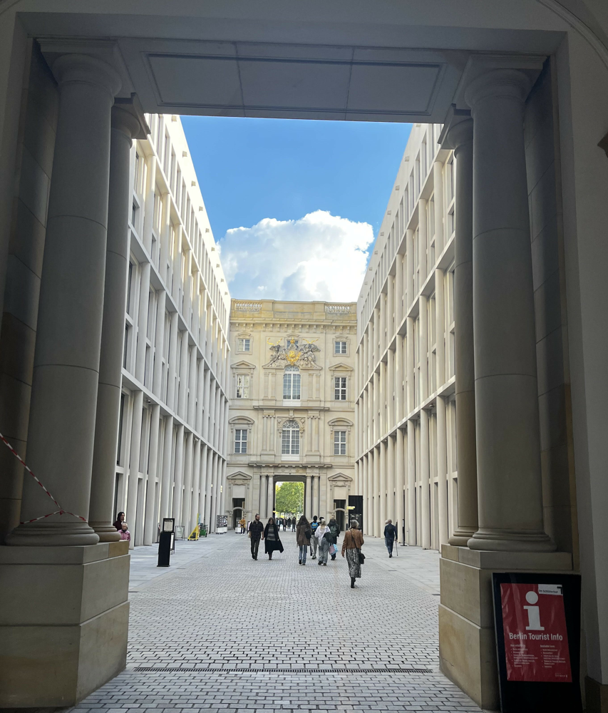 Ulaz koji vodi do Muzeja azijske umjetnosti