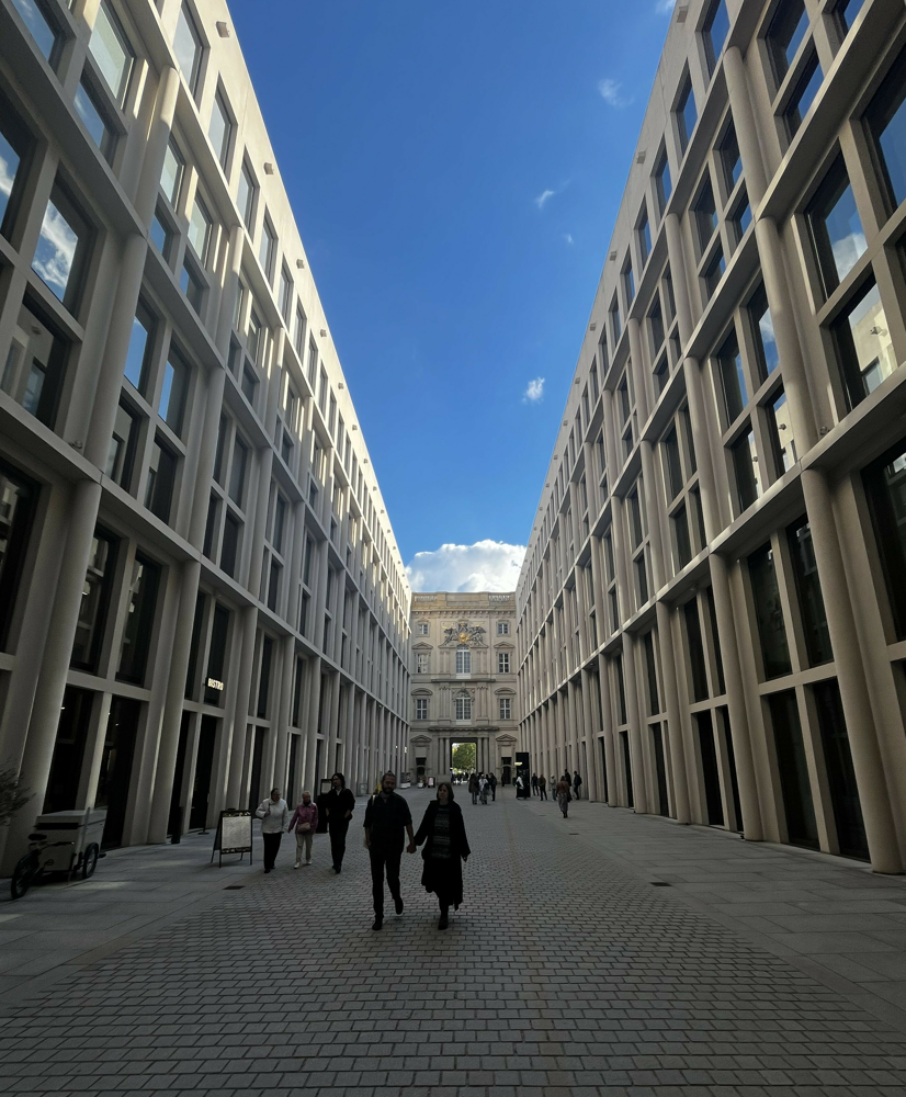 OD MJESTA DIJALOGA MEĐU KULTURAMA DO SIMBOLA TRIJUMFA NACIONALNOG OSJEĆAJA  humbolt forum  - POGLED NA MUZEJ AZIJSKE UMJETNOSTI I ETNOLO&Scaron;KI MUZEJ