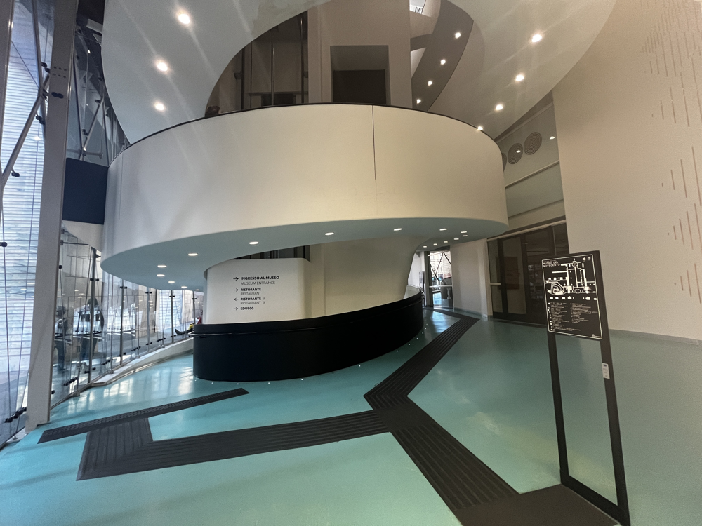 FIRENCA, SIJEČANJ 2026. - Spiralni ulaz u muzej