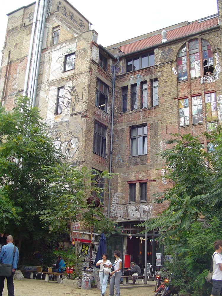 BERLIN U FOKUSU: FOTOGRAFISKA - Kunsthaus Tacheles - dvori&scaron;na strana