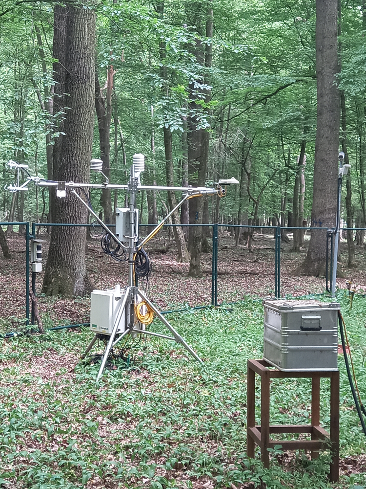 Oprema za motrenje mikroklime i asimilacije ugljičnog dioksida na &scaron;umskoj pokusnoj plohi