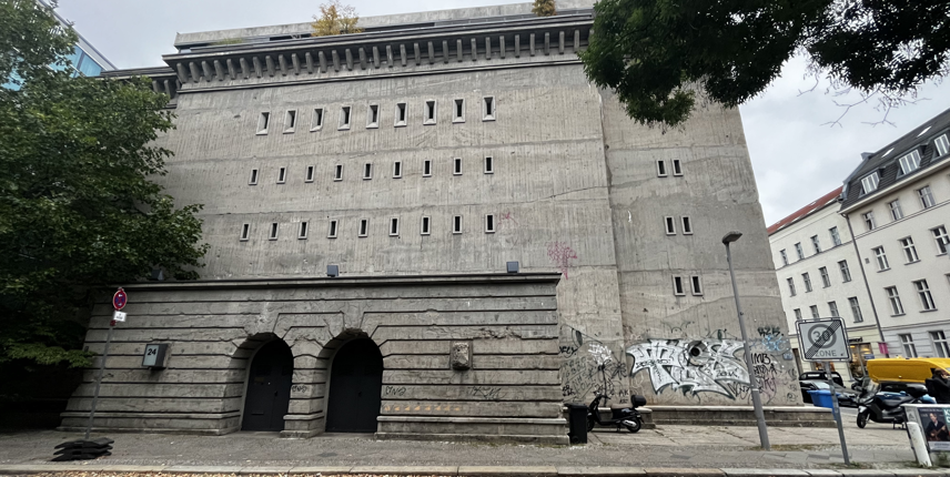 Recihbahnbunker M1200 jedan je od najmasivnijih arhitektonskih ostataka iz razdoblja Drugog svjetskog rata (Foto Sandra USKOKOVIĆ)