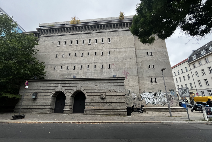 Recihbahnbunker M1200 jedan je od najmasivnijih arhitektonskih ostataka iz razdoblja Drugog svjetskog rata (Foto Sandra USKOKOVIĆ)