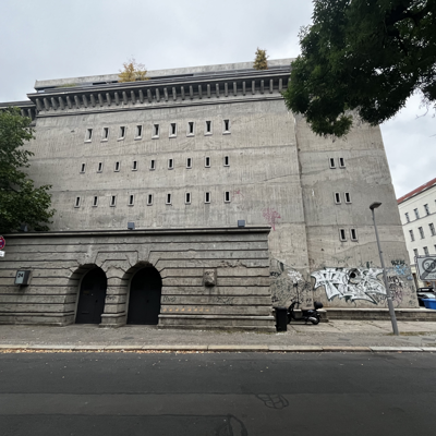 Recihbahnbunker M1200 jedan je od najmasivnijih arhitektonskih ostataka iz razdoblja Drugog svjetskog rata (Foto Sandra USKOKOVIĆ)