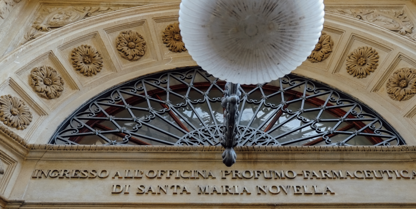 Santa Maria Novella podsjeća da parfumerija i farmacija nikada nisu bile tek zanati, nego načini mišljenja kroz tijelo (Foto Istock)