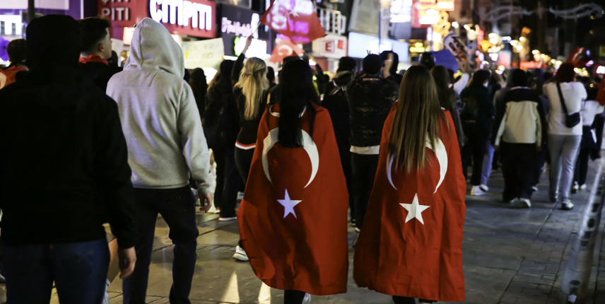 Prosvjedi u Izmiru u Turskoj, 27.  ožujka 2025. (foto: Berkcan Zengin/Middle East Images/ABACAPRESS.COM)