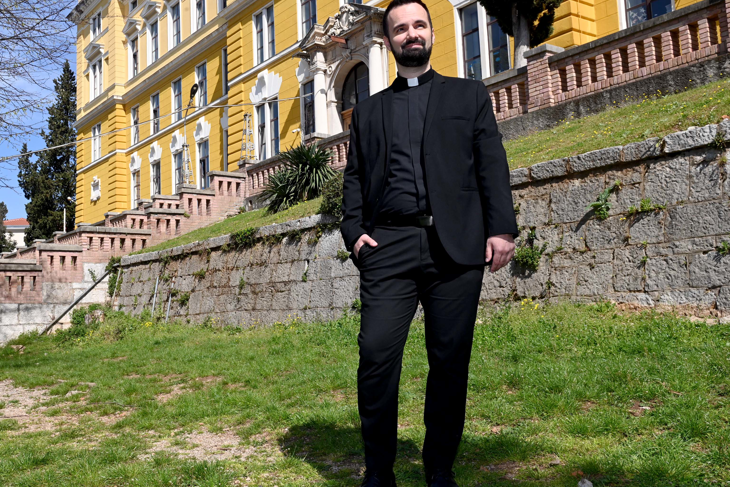 Laurent Kružić, duhovnik u Katoličkoj osnovnoj školi Josip Pavlišić (foto: Marko Gracin)