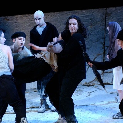 Predstava »Skup« Jugoslovenskog dramskog pozorišta u režiji Jagoša Markovića, Festival malih scena 2003. godine (foto: Arhiva Novog lista)